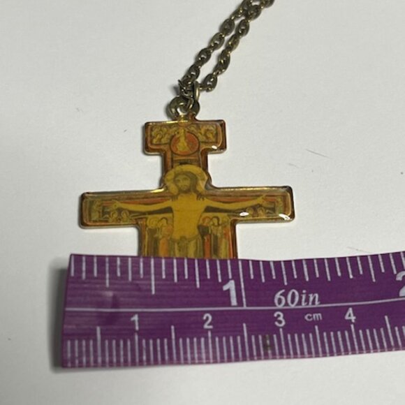 VTG Crucifix Religious Jesus on Cross Pendant Necklace w/19.5" Gold Tone Chain - Picture 12 of 13